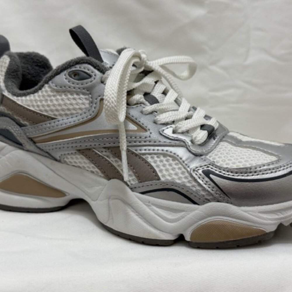 ✨ Reebok Women’s Chunky Sneakers – Size 8.5 ✨